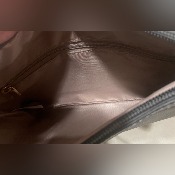 Dasein Purse . Grey. Perfect shape with coin purse. - Picture 12 of 12